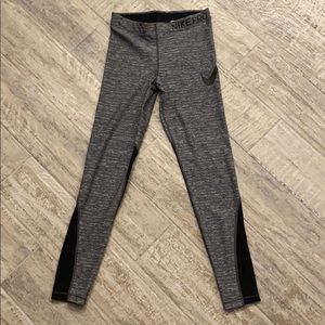 Nike Pro 7/8 Athletic Leggings